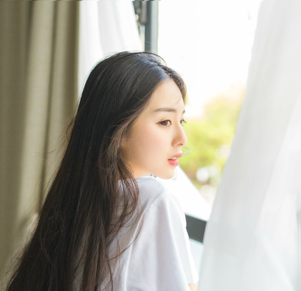 “还打个屁。”庞统翻了翻白眼道：“等着，刘璝应该很快就回来了，我要亲自去一趟阆中，说服张任他们倒戈。”从这里去阆中大营一路上关卡重重，要过关卡，路上花的时间未必就比刘璝从成都过来短，因此在收到消息的时候，庞统就已经决定要出发。